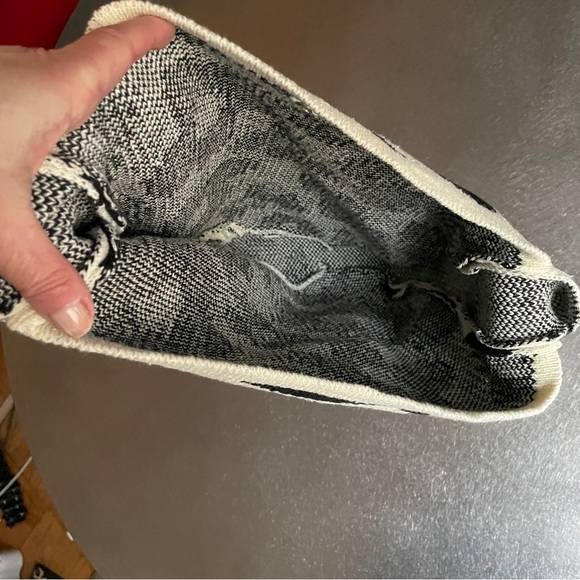 Knit Flower Shoulder Bag in Black & White, NWT. - Picture 5 of 16